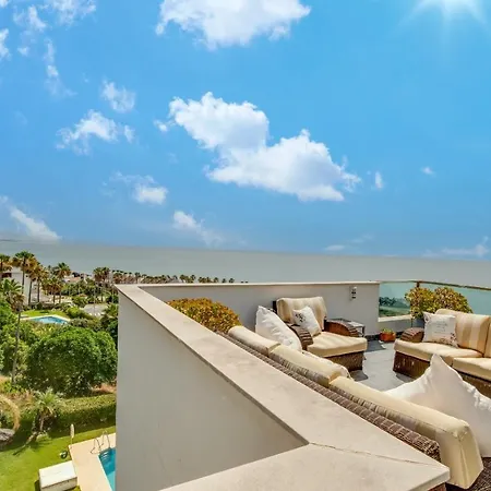 Camarate Golf Penthouse Apartman *
